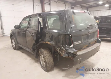 2011 Ford Escape Xls z USA, uszkodzony, nr VIN 1FMCU9C72BKB11215